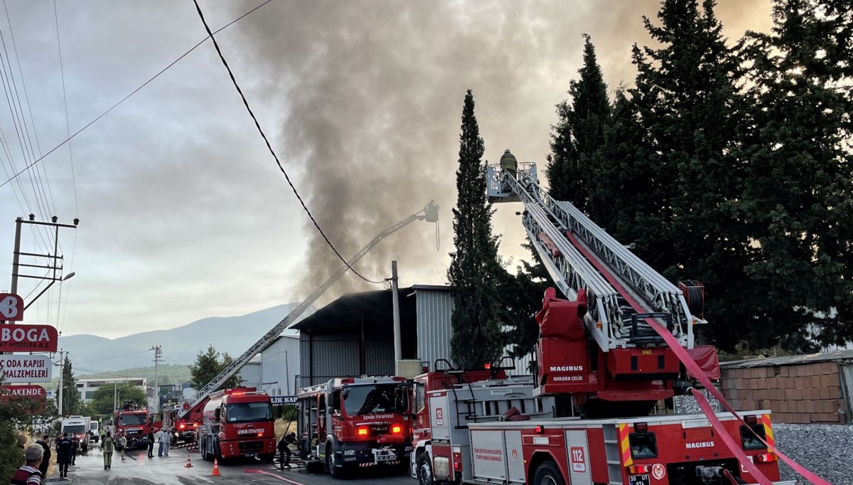SON DAKİKİzmir Buca'da fabrika yangını A: